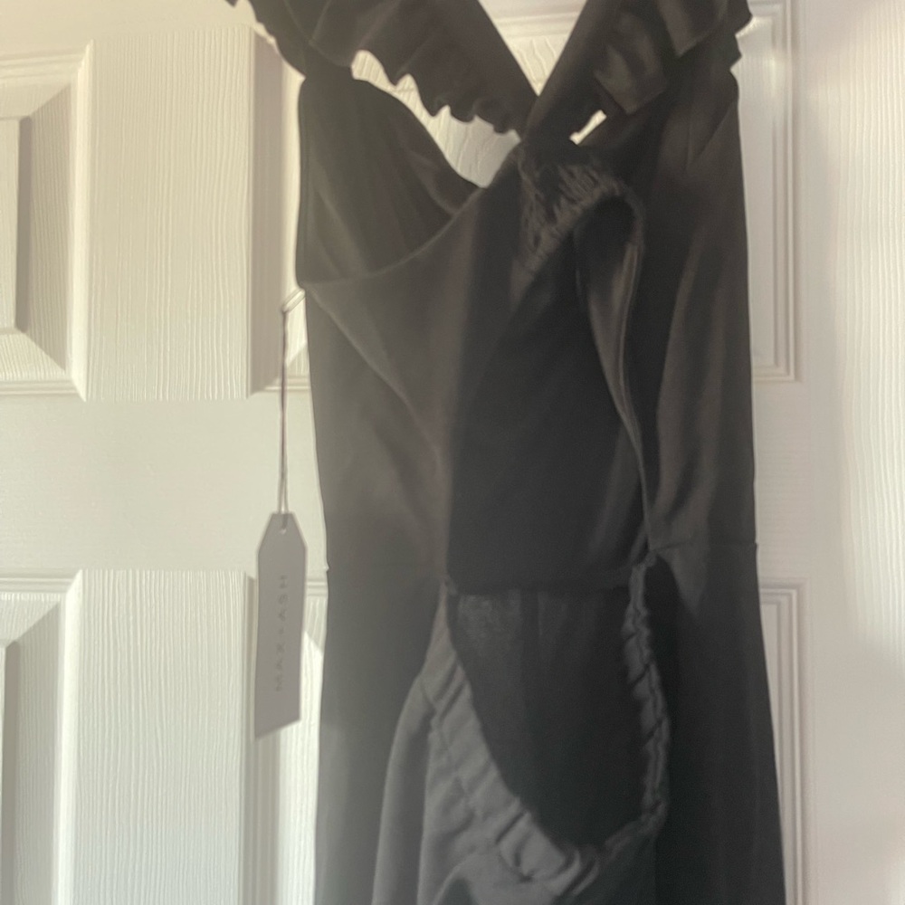 BLACK JUMPSUIT for weddings, date nights or evenings! Slim leg & keyhole back!